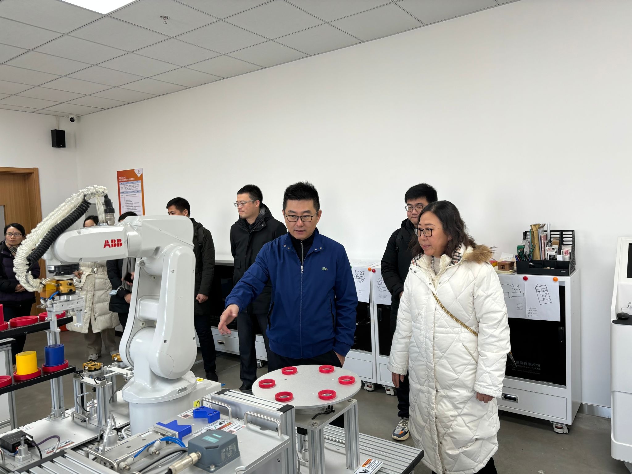 上海第二工业大学武义智能制造产业技术研究院院长杨敬辉一行参观工程训练中心1.jpg